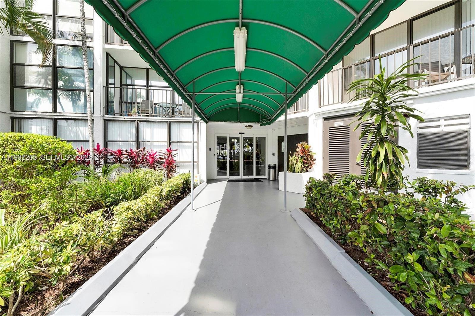 1000 Parkview Dr # 301