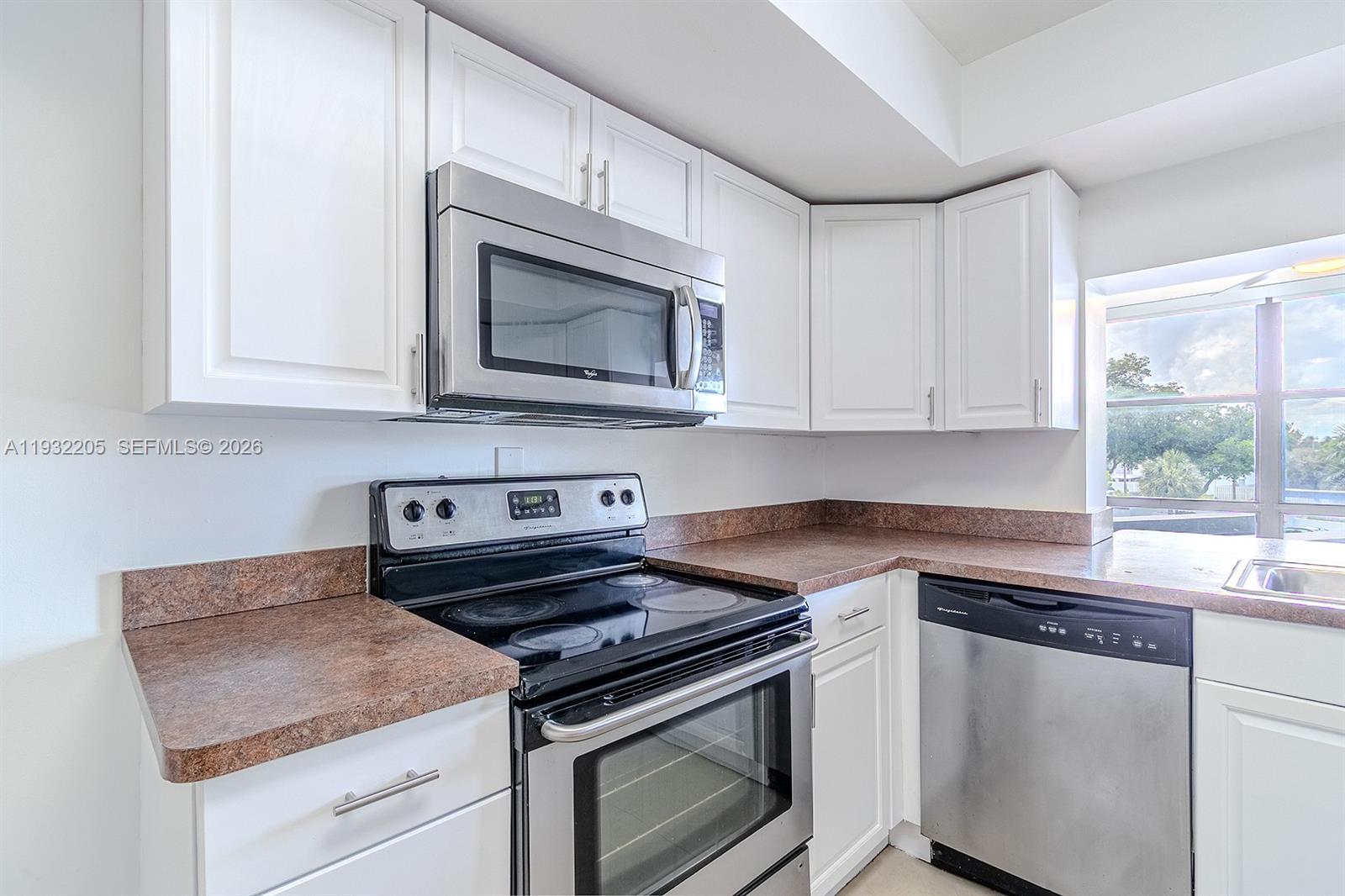 1000 Parkview Dr # 301