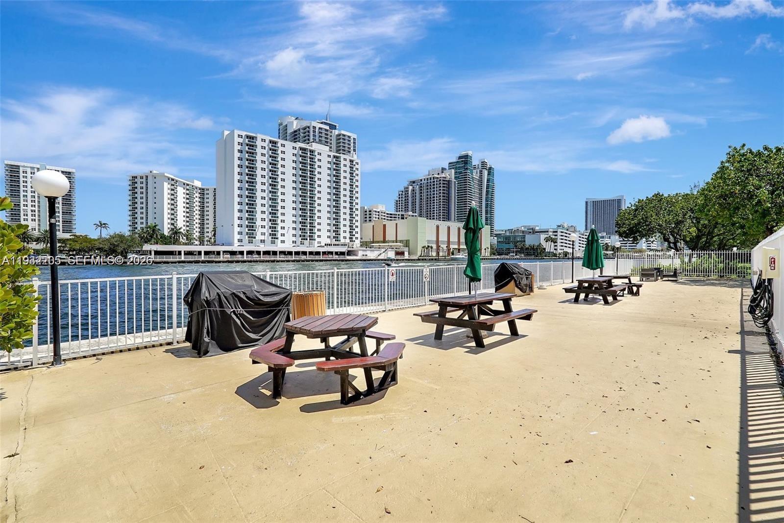 1000 Parkview Dr # 301