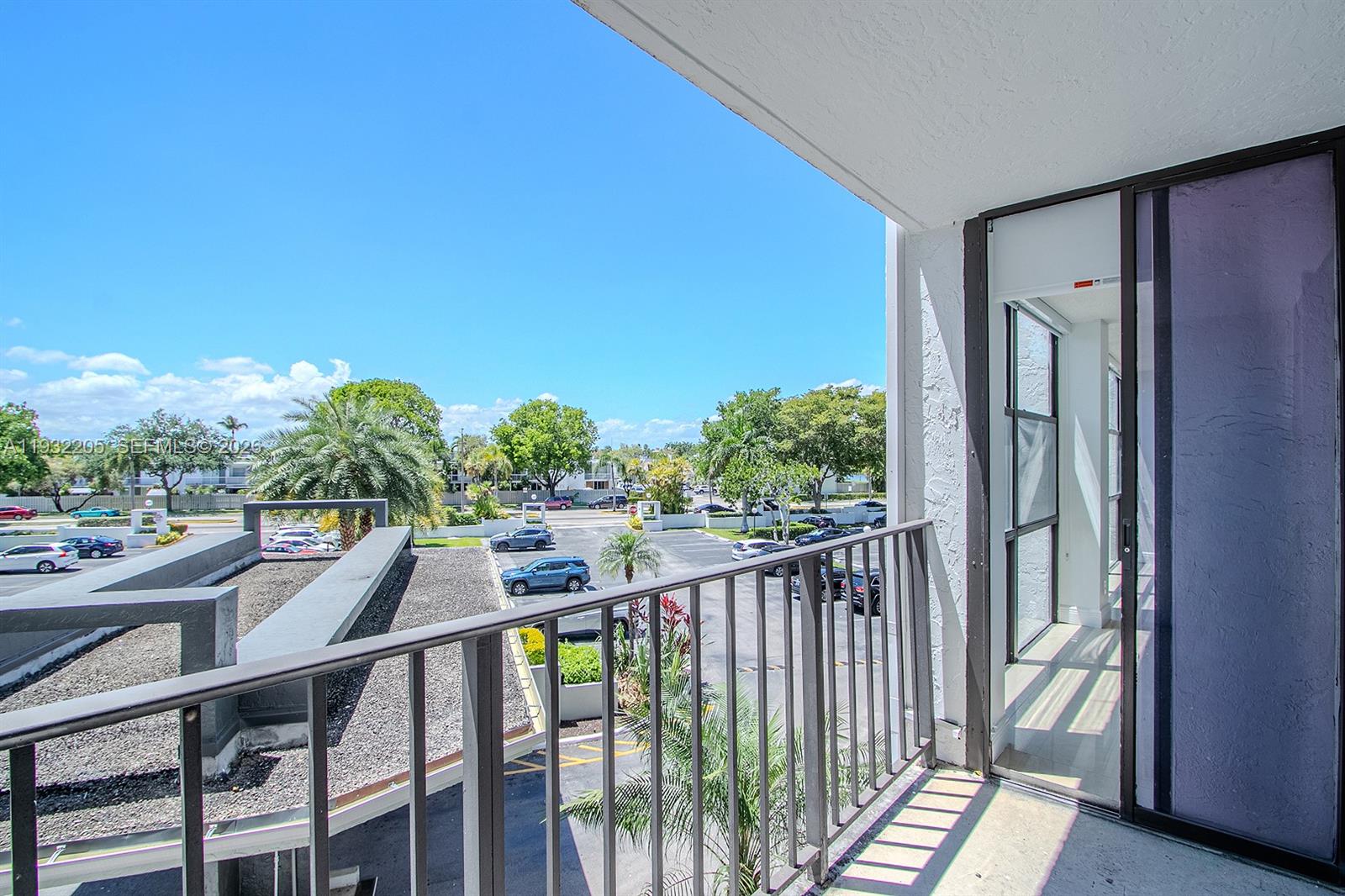 1000 Parkview Dr # 301