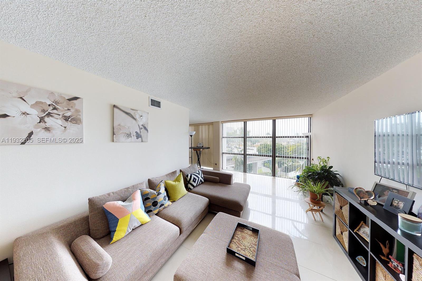 1000 Parkview Dr # 301