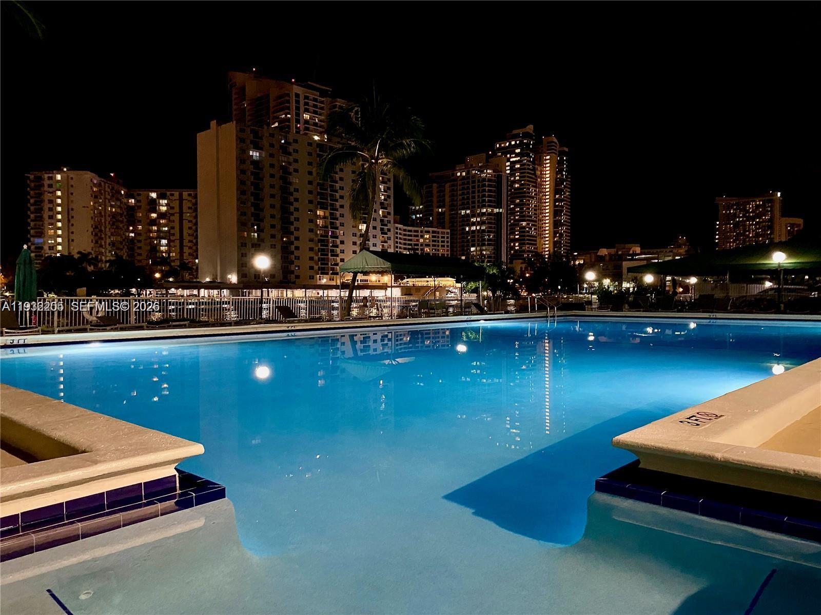 1000 Parkview Dr # 301