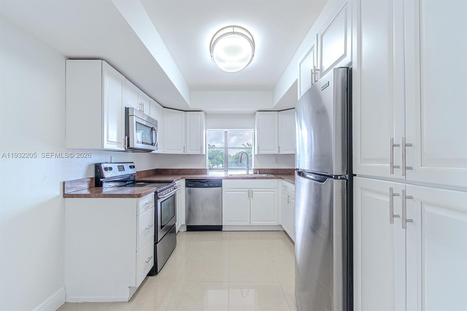 1000 Parkview Dr # 301