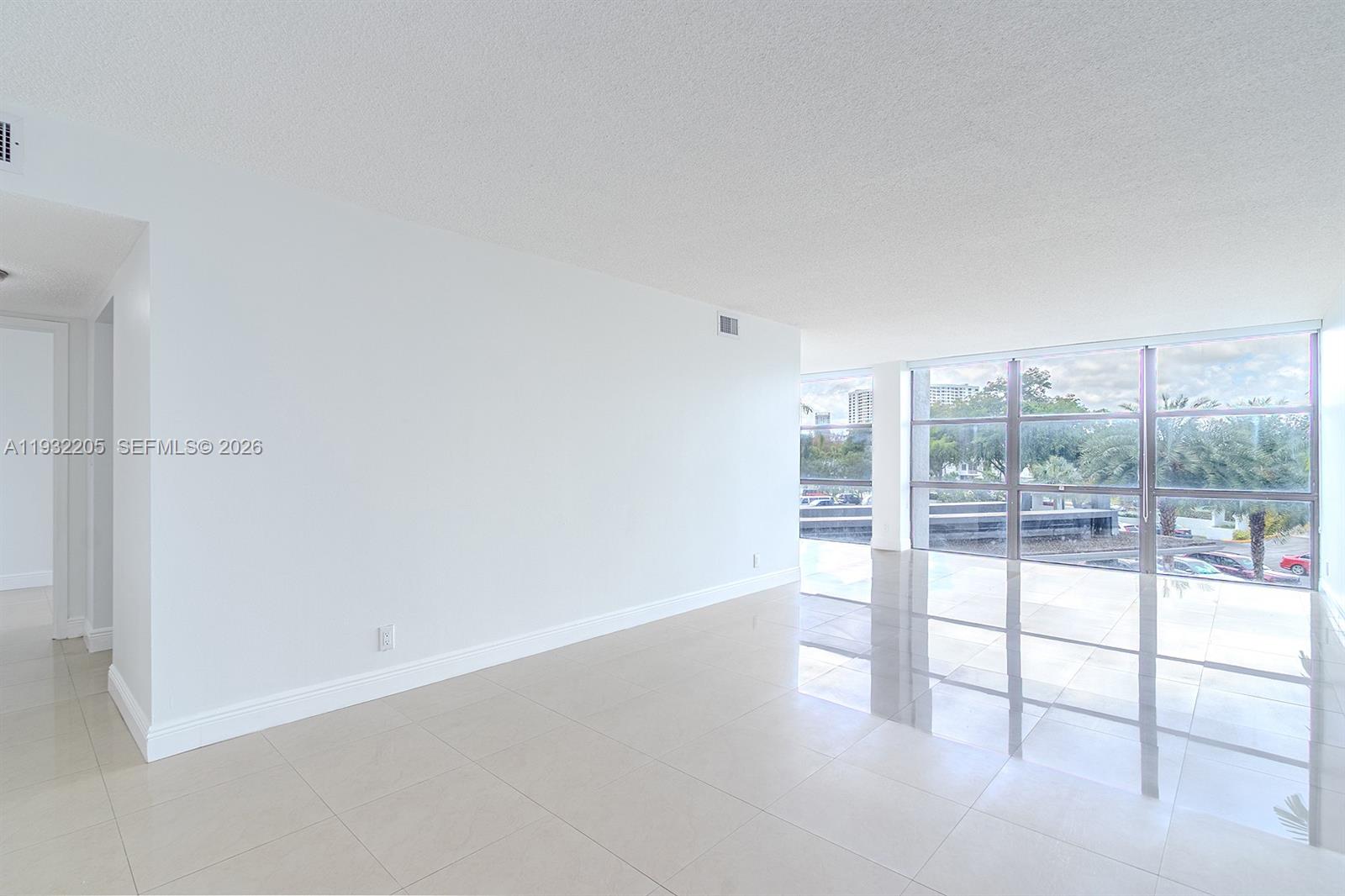 1000 Parkview Dr # 301