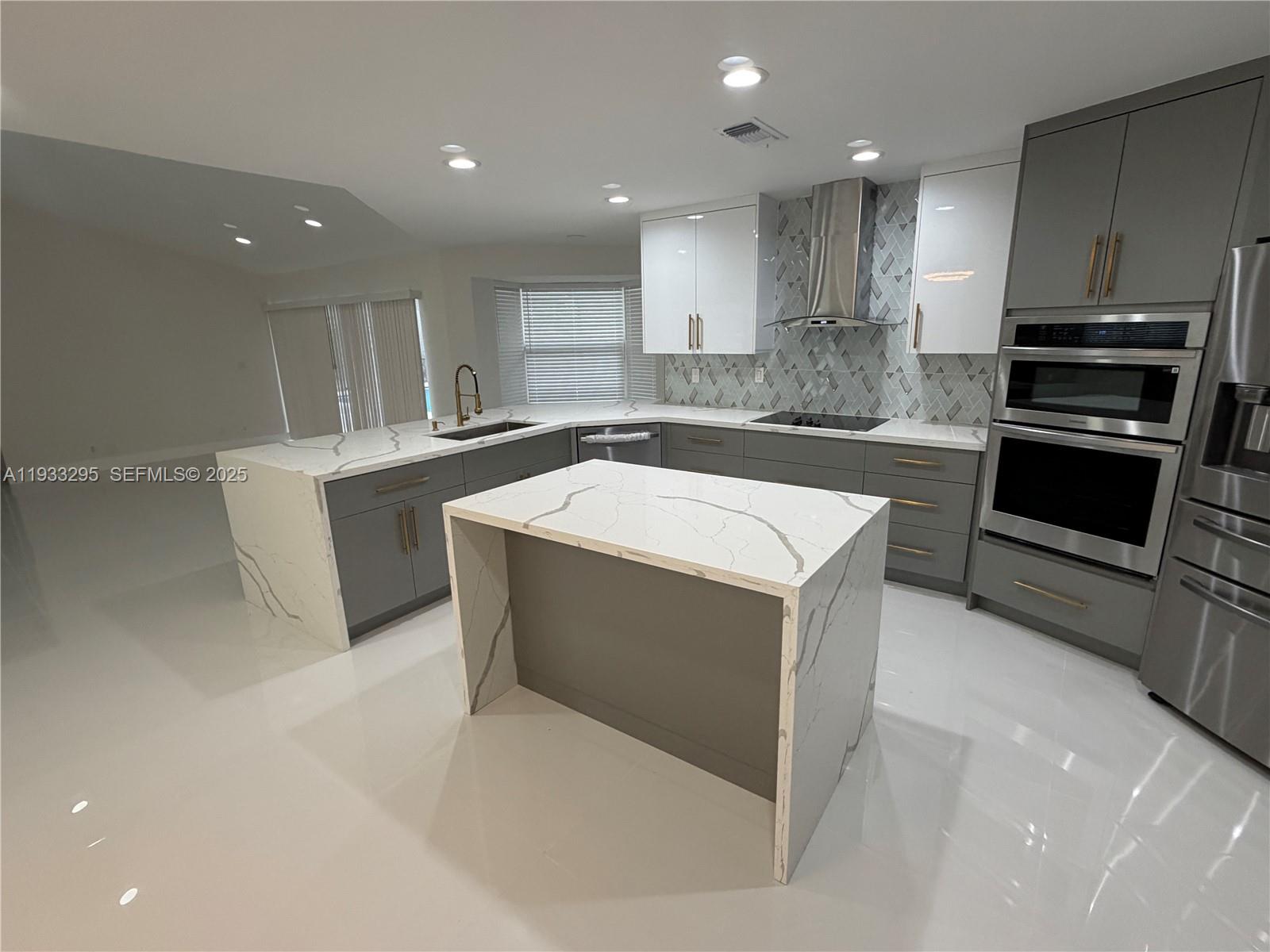 1218 NW 111th Ave
