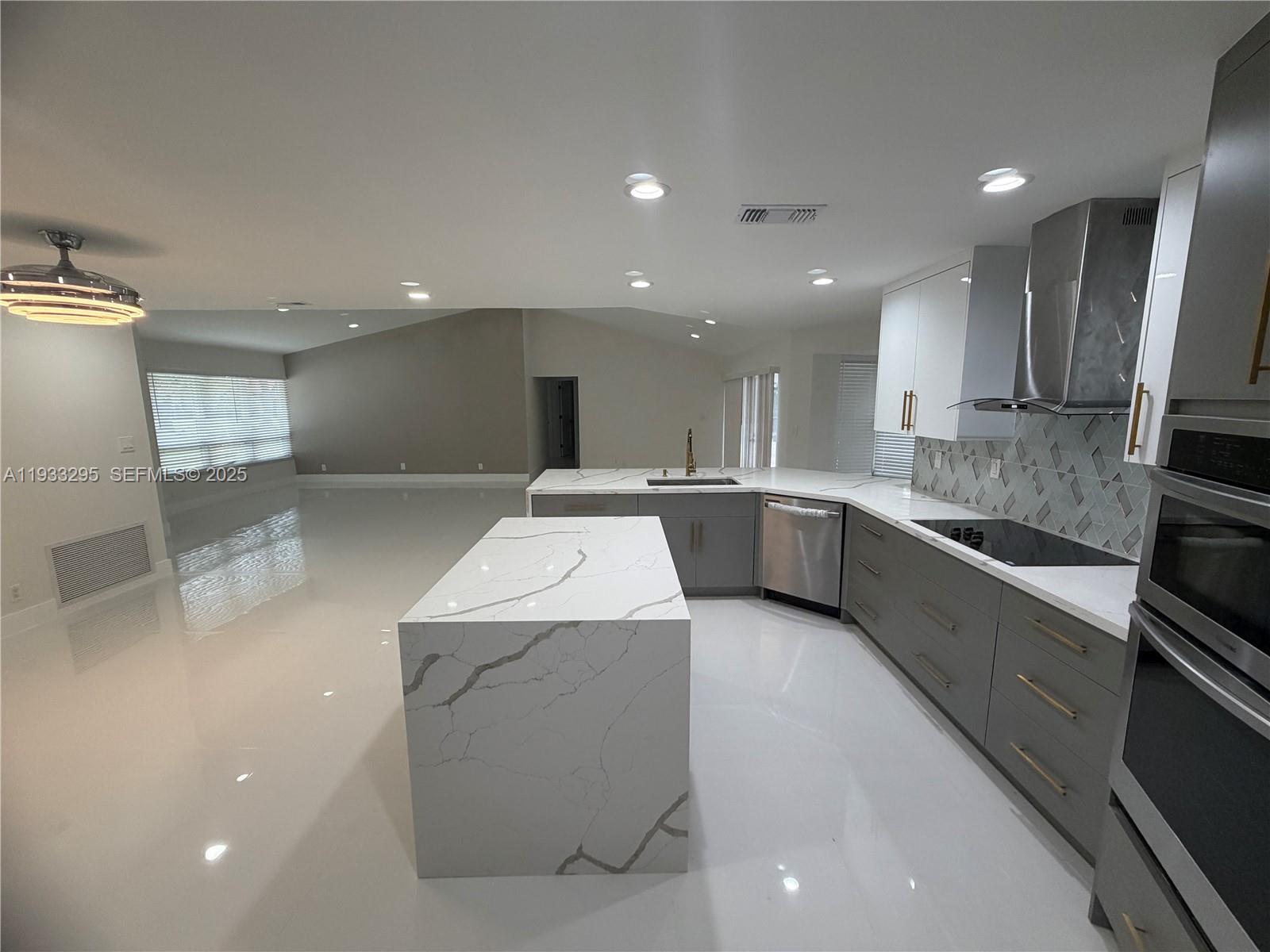 1218 NW 111th Ave