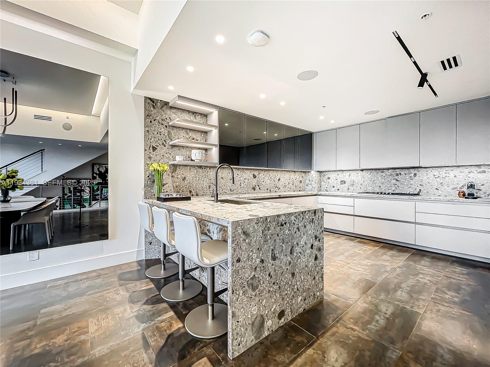 3501 N Ocean Dr # V5