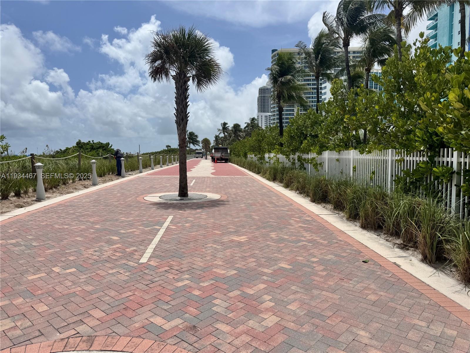 5161 Collins Ave # 916