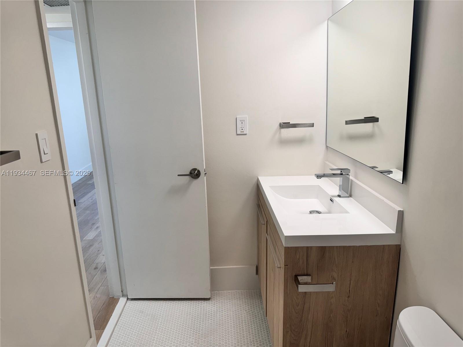 5161 Collins Ave # 916