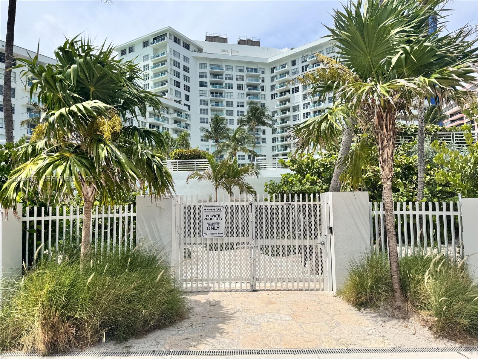 5161 Collins Ave # 916