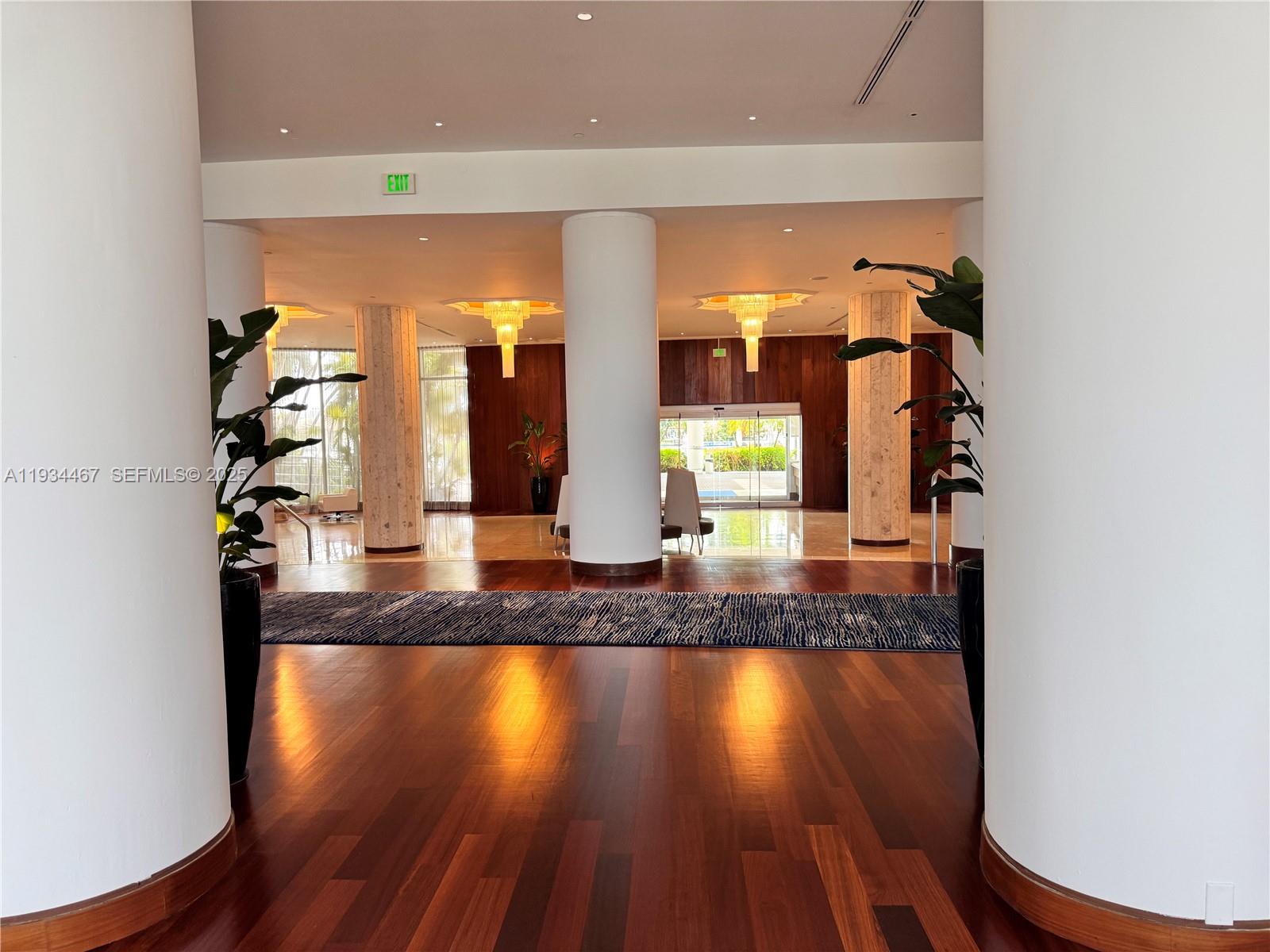 5161 Collins Ave # 916
