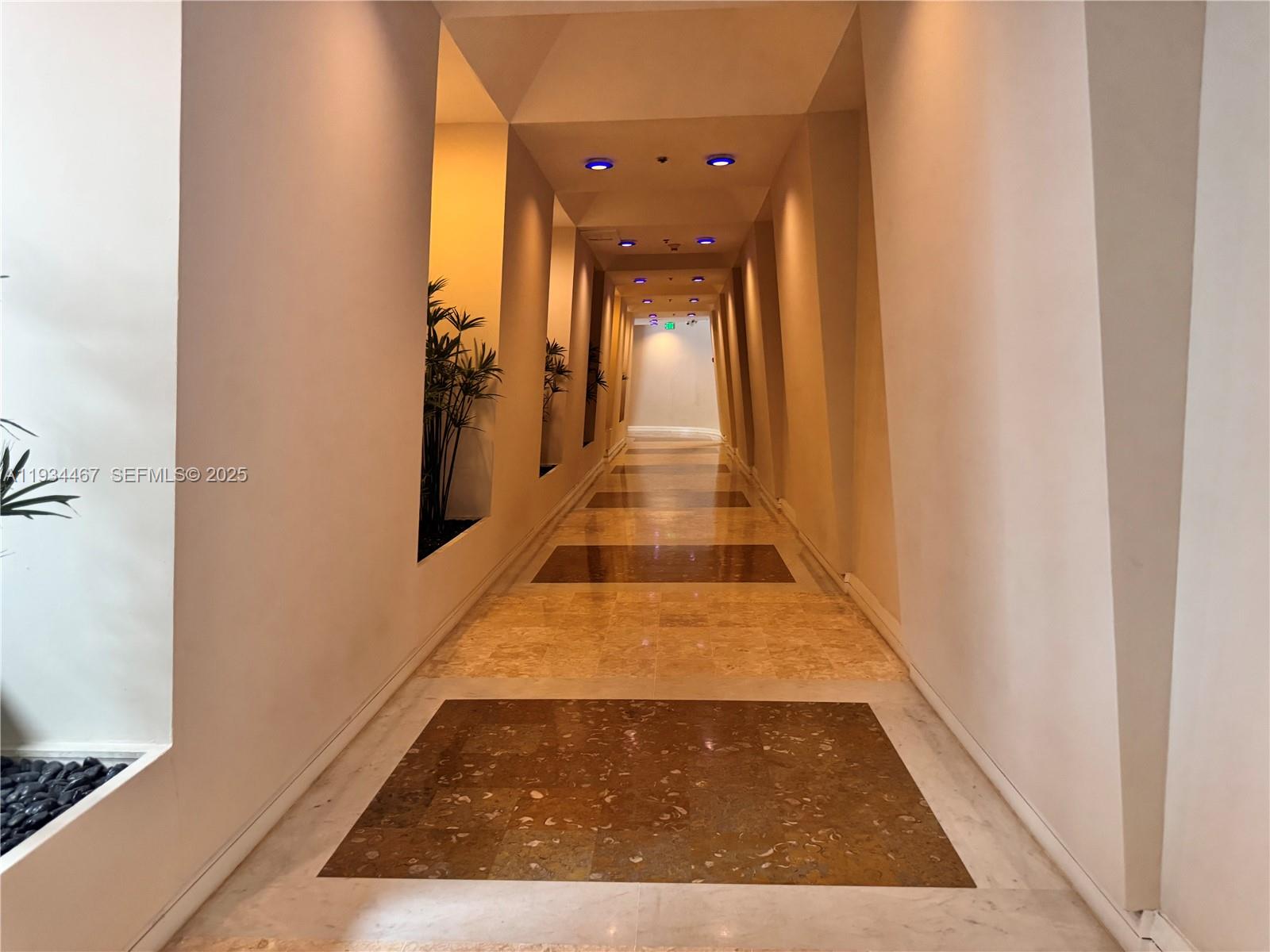 5161 Collins Ave # 916