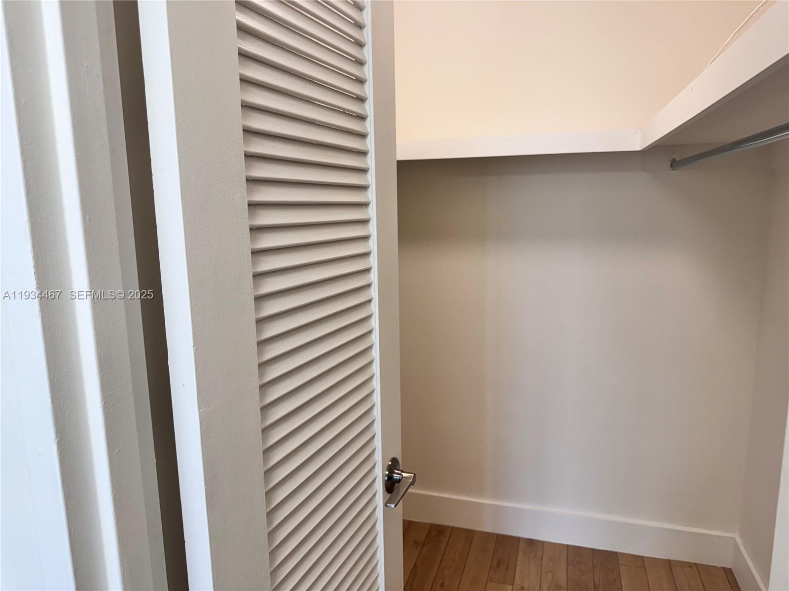 5161 Collins Ave # 916