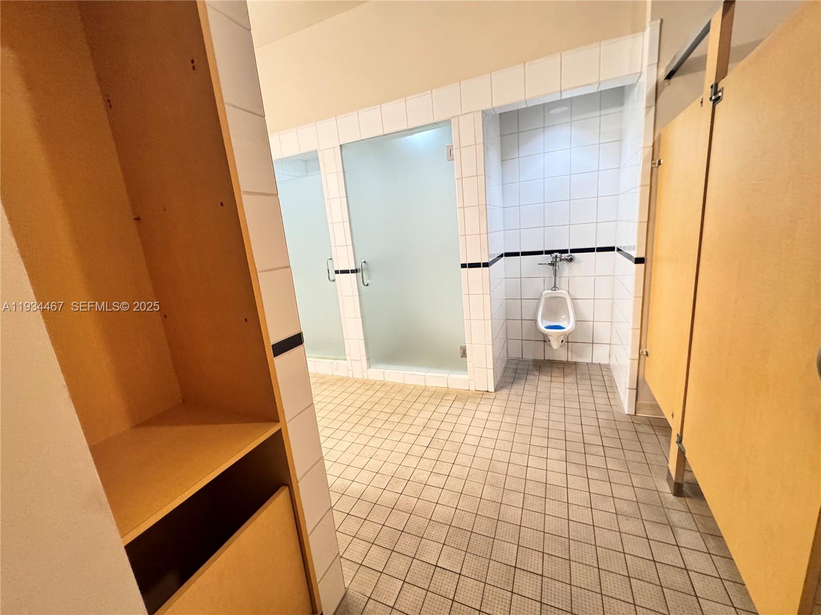 5161 Collins Ave # 916
