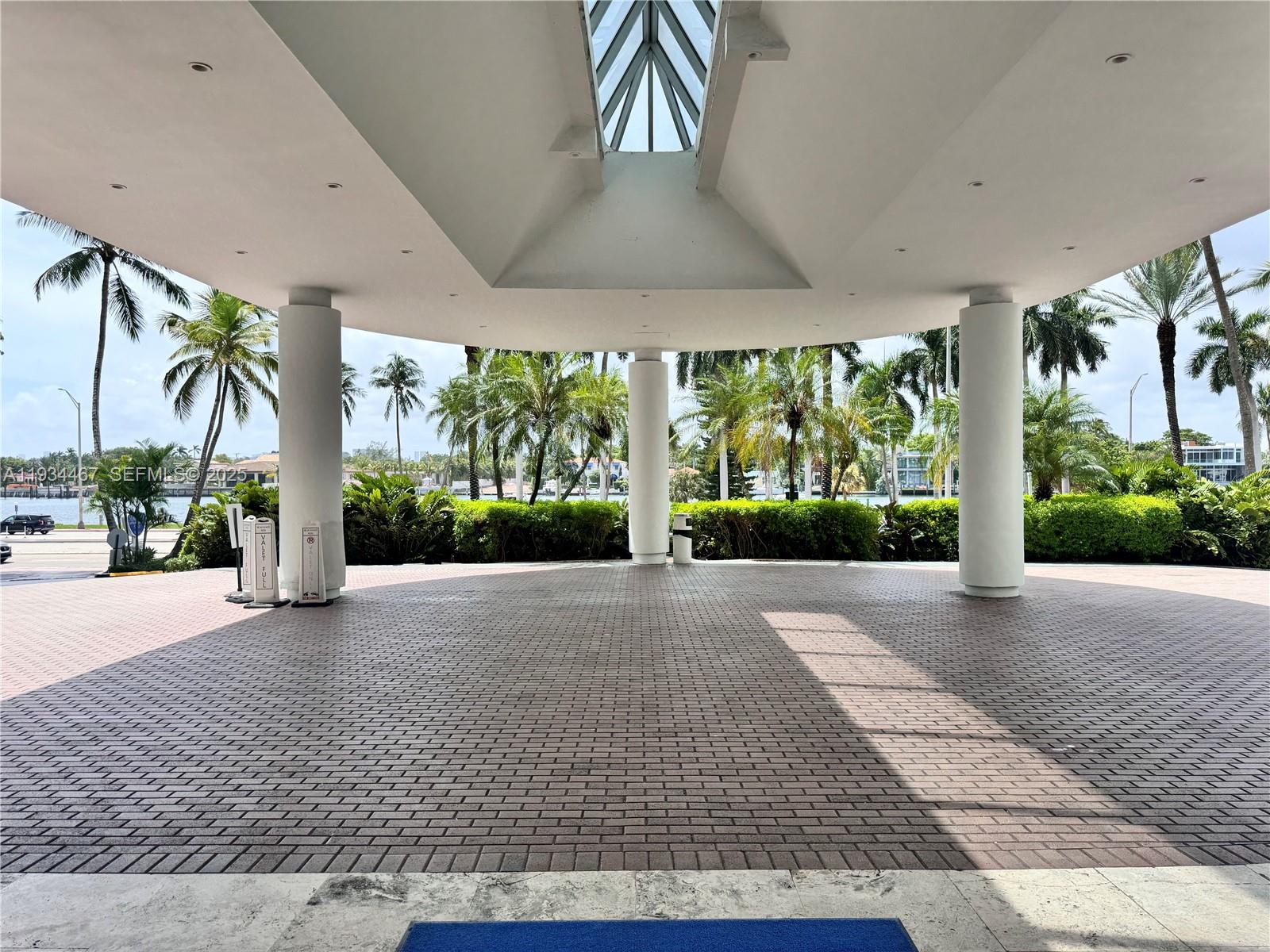 5161 Collins Ave # 916