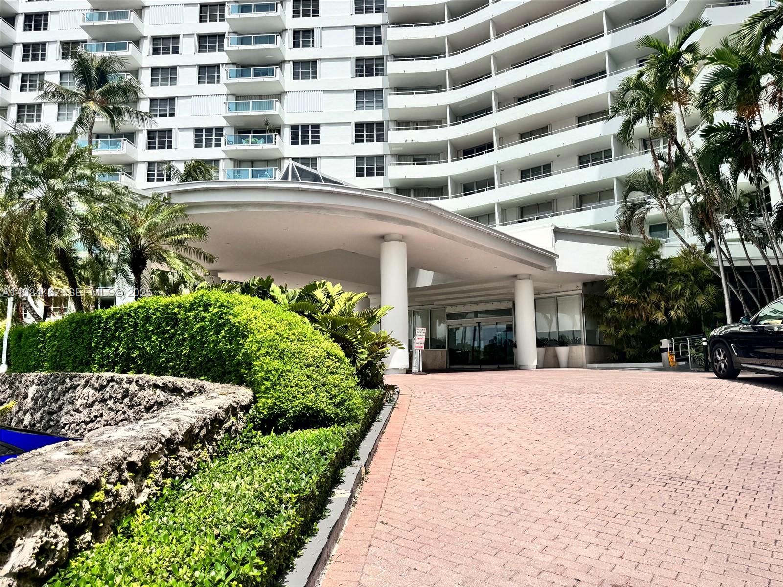 5161 Collins Ave # 916
