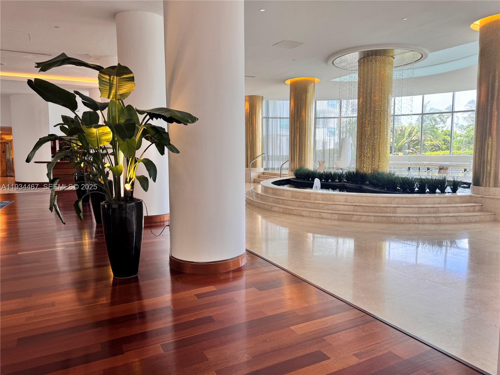 5161 Collins Ave # 916