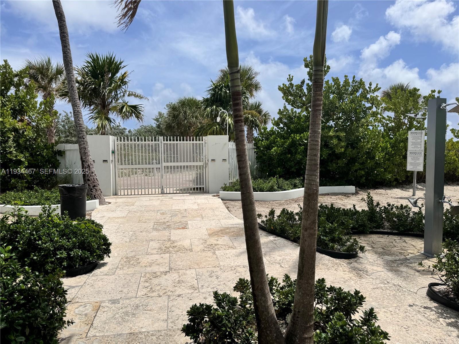5161 Collins Ave # 916