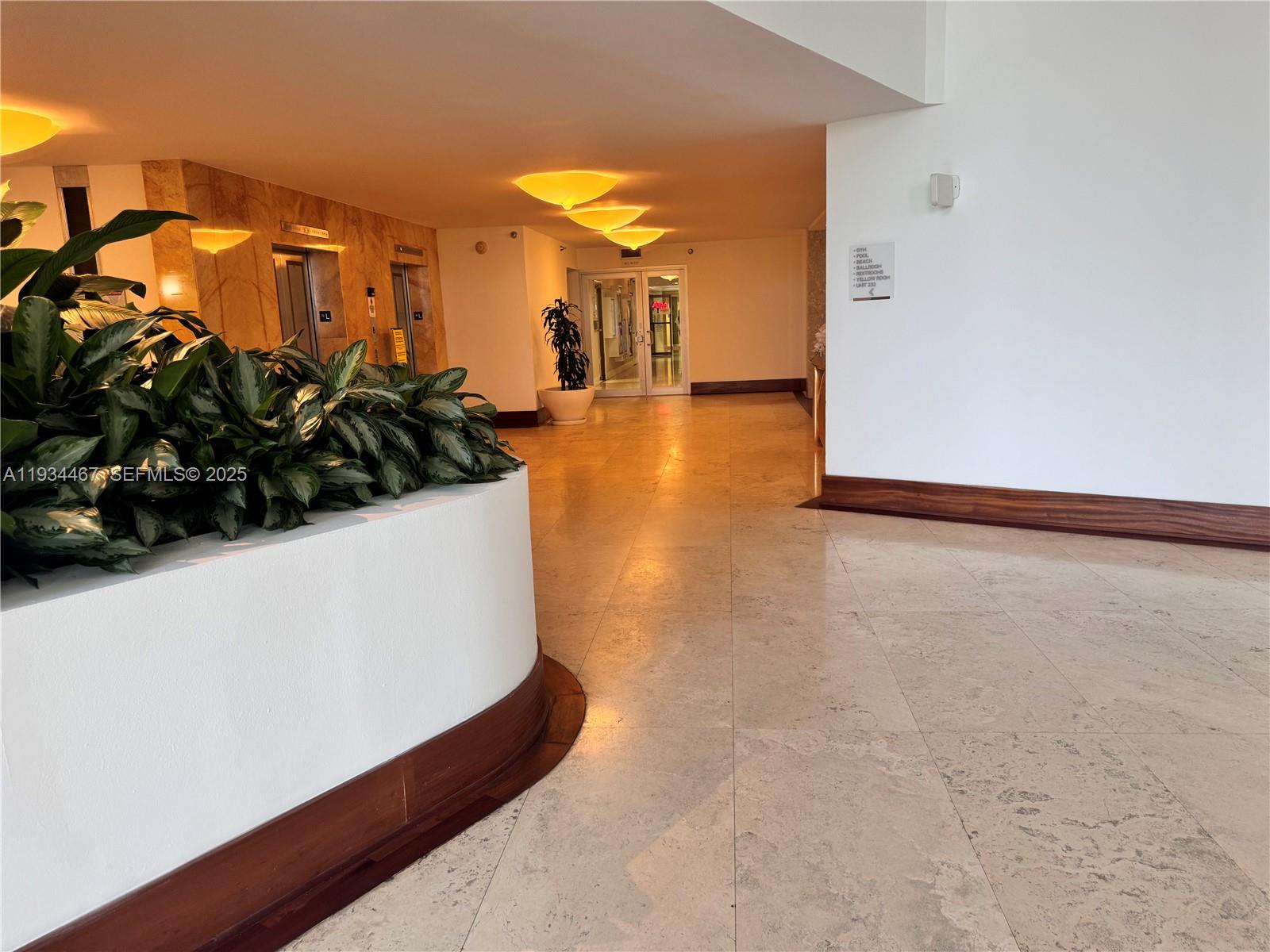 5161 Collins Ave # 916