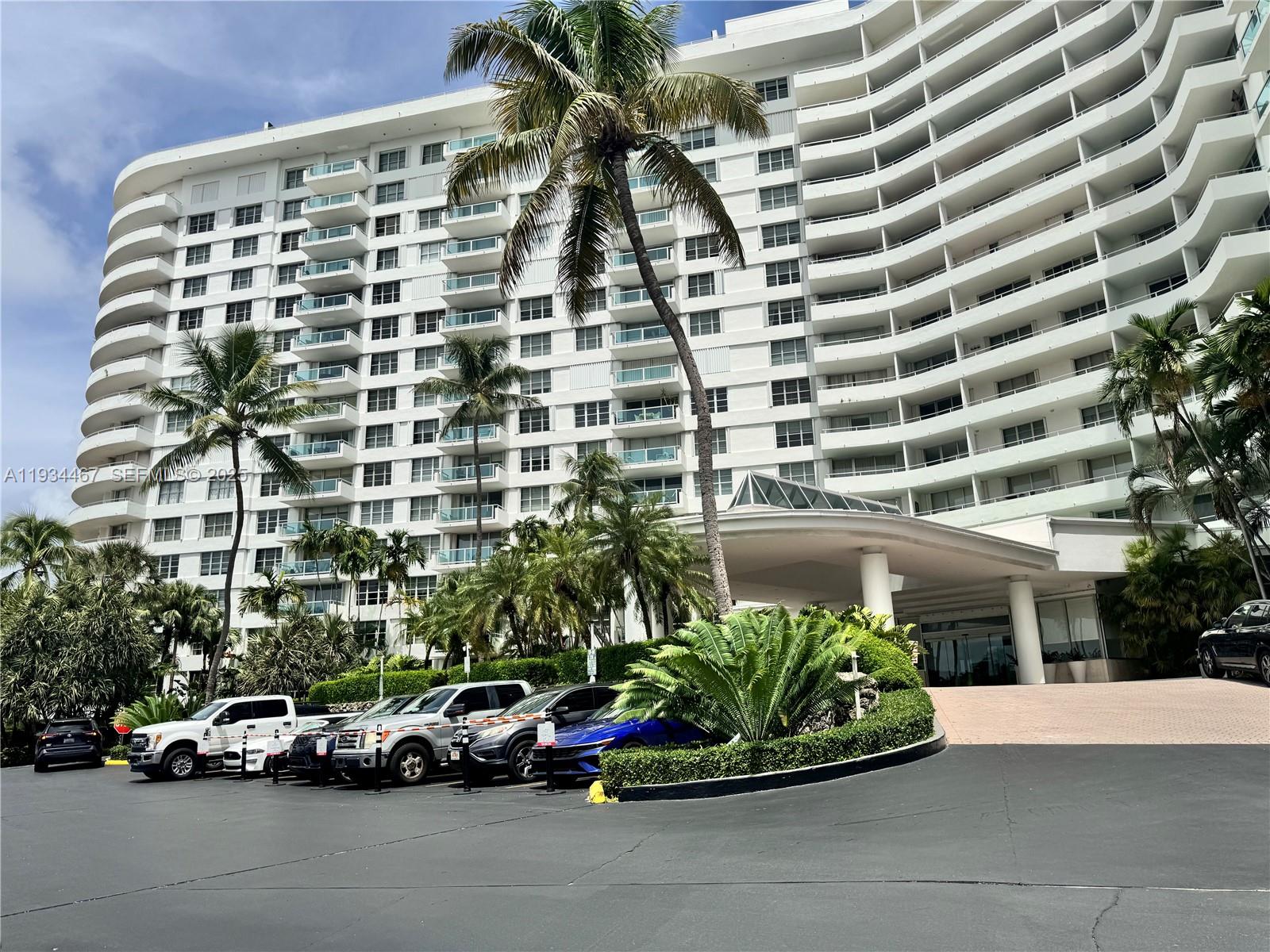 5161 Collins Ave # 916