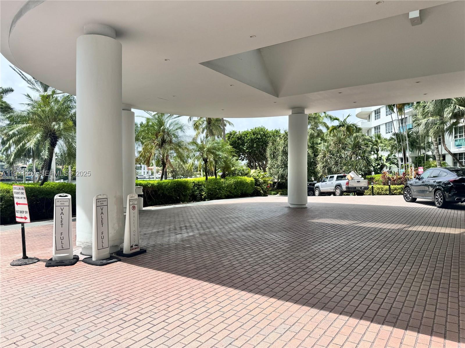 5161 Collins Ave # 916