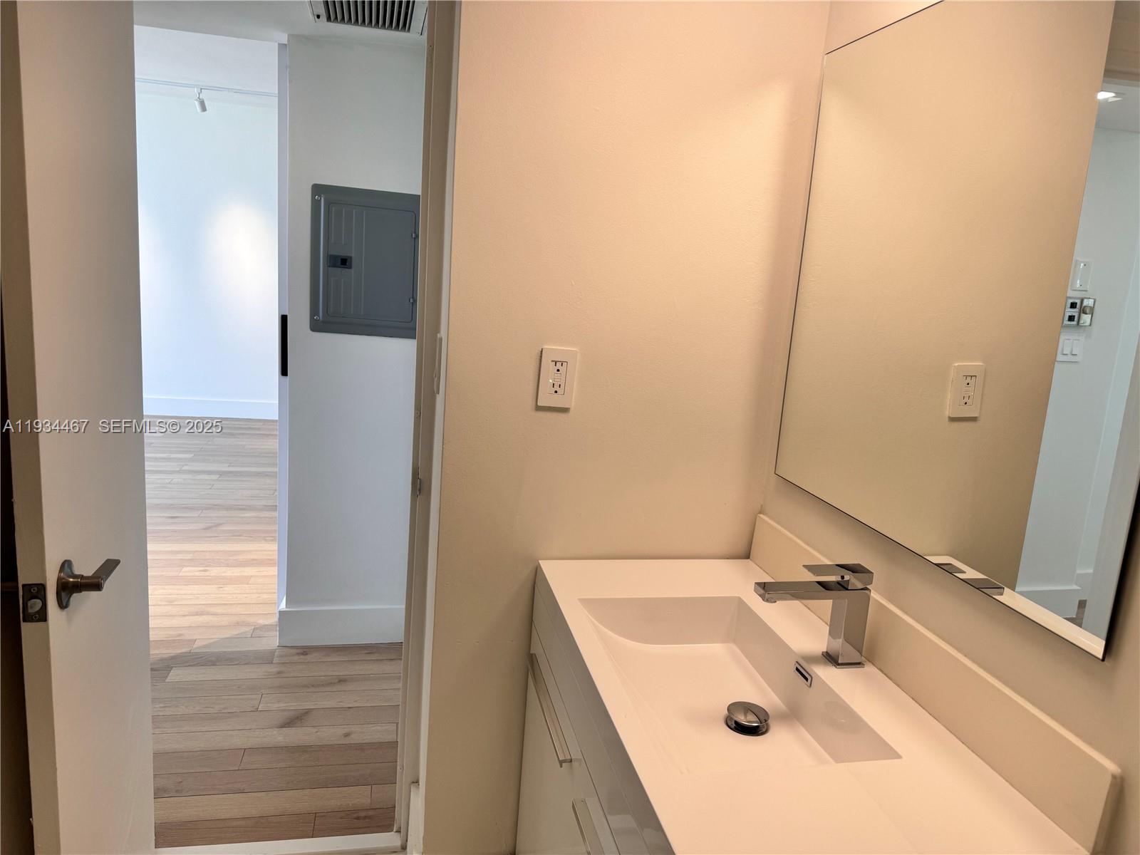 5161 Collins Ave # 916
