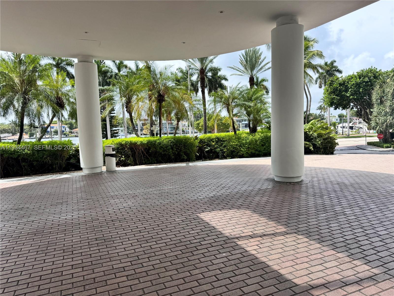 5161 Collins Ave # 916
