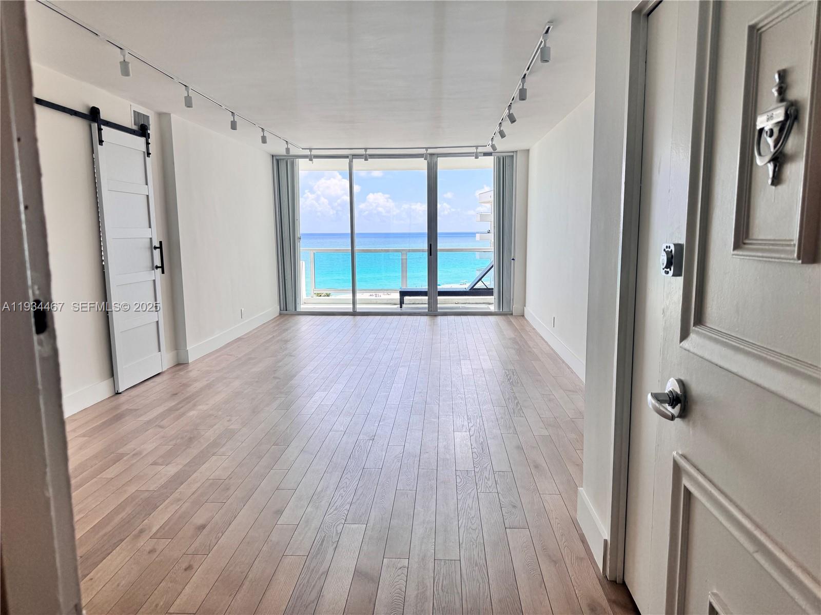 5161 Collins Ave # 916