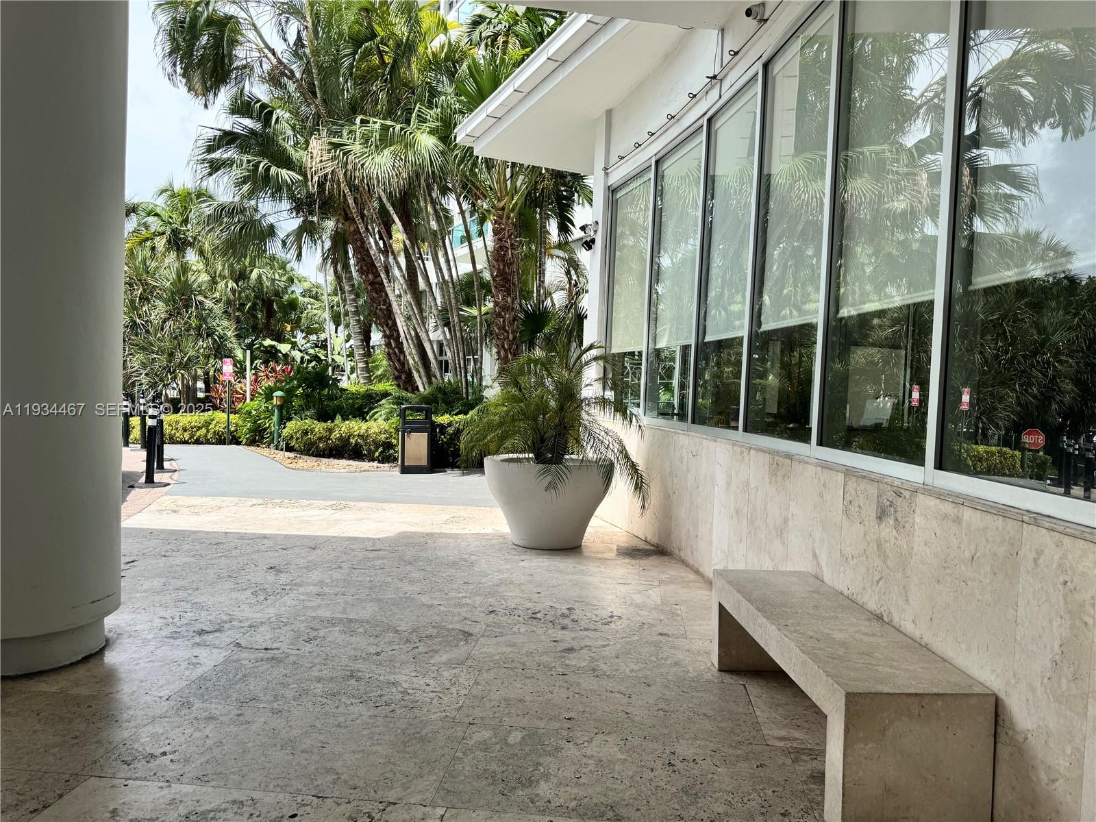 5161 Collins Ave # 916