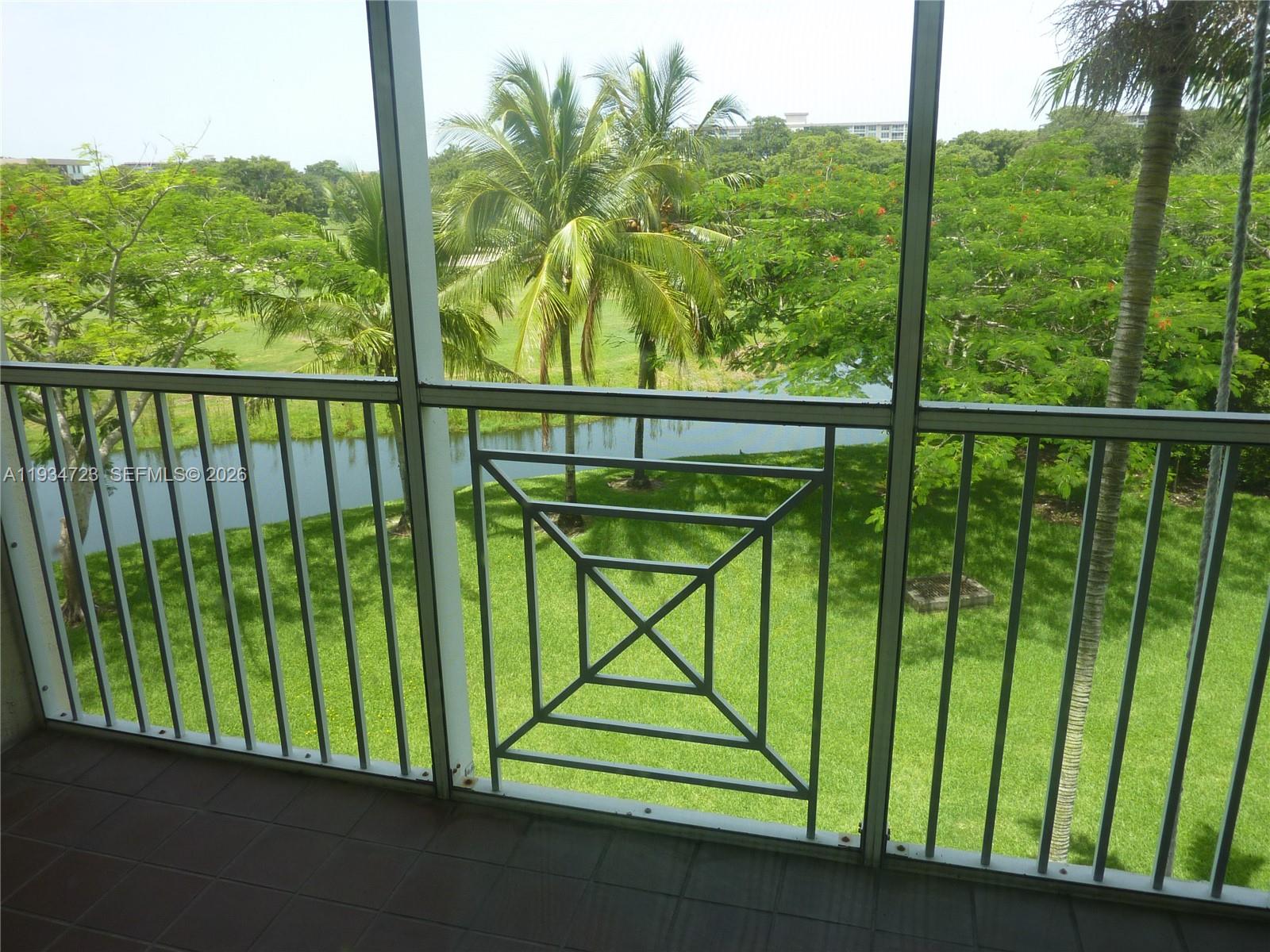 3500 Oaks Clubhouse Dr # 308
