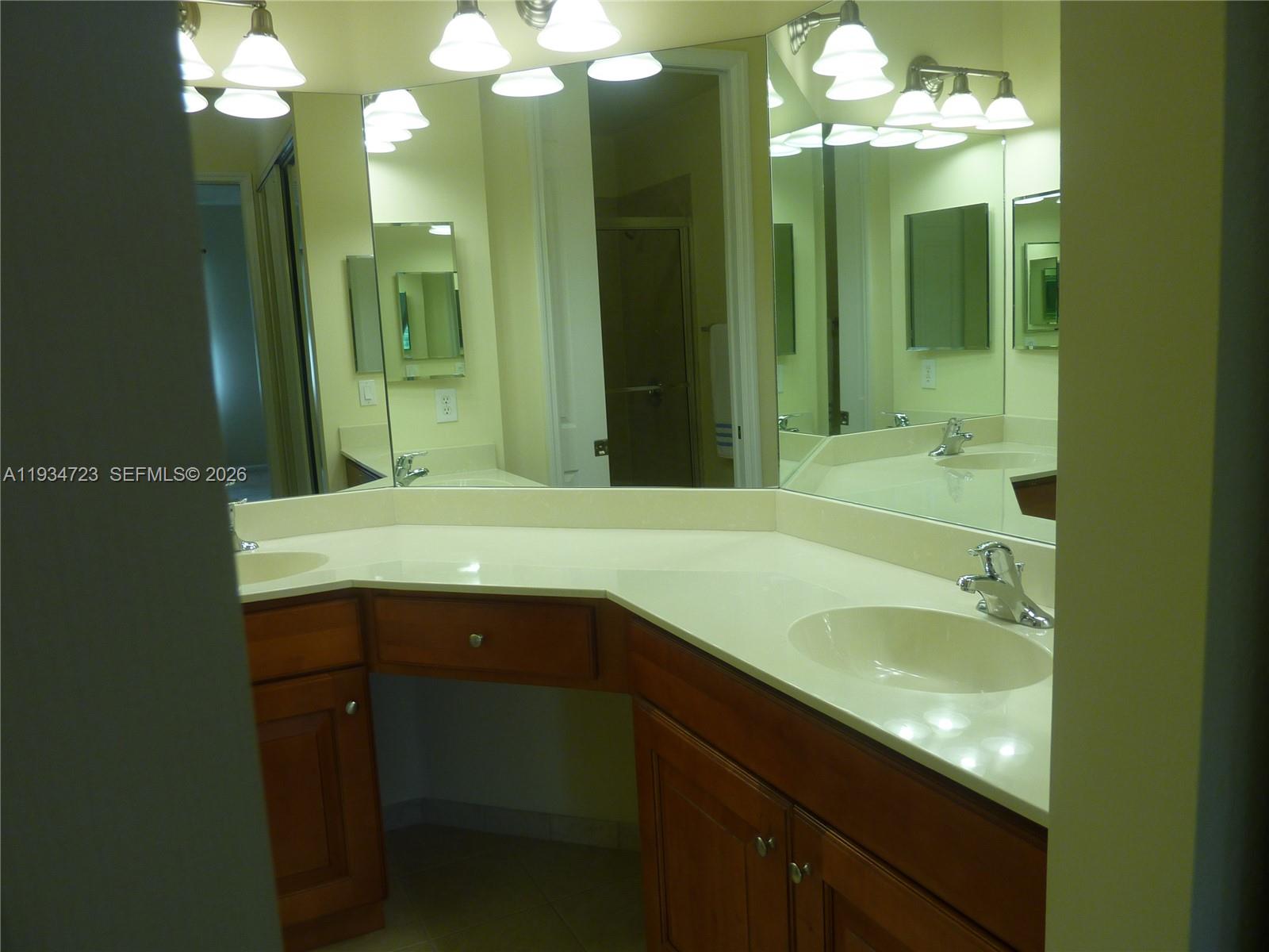 3500 Oaks Clubhouse Dr # 308