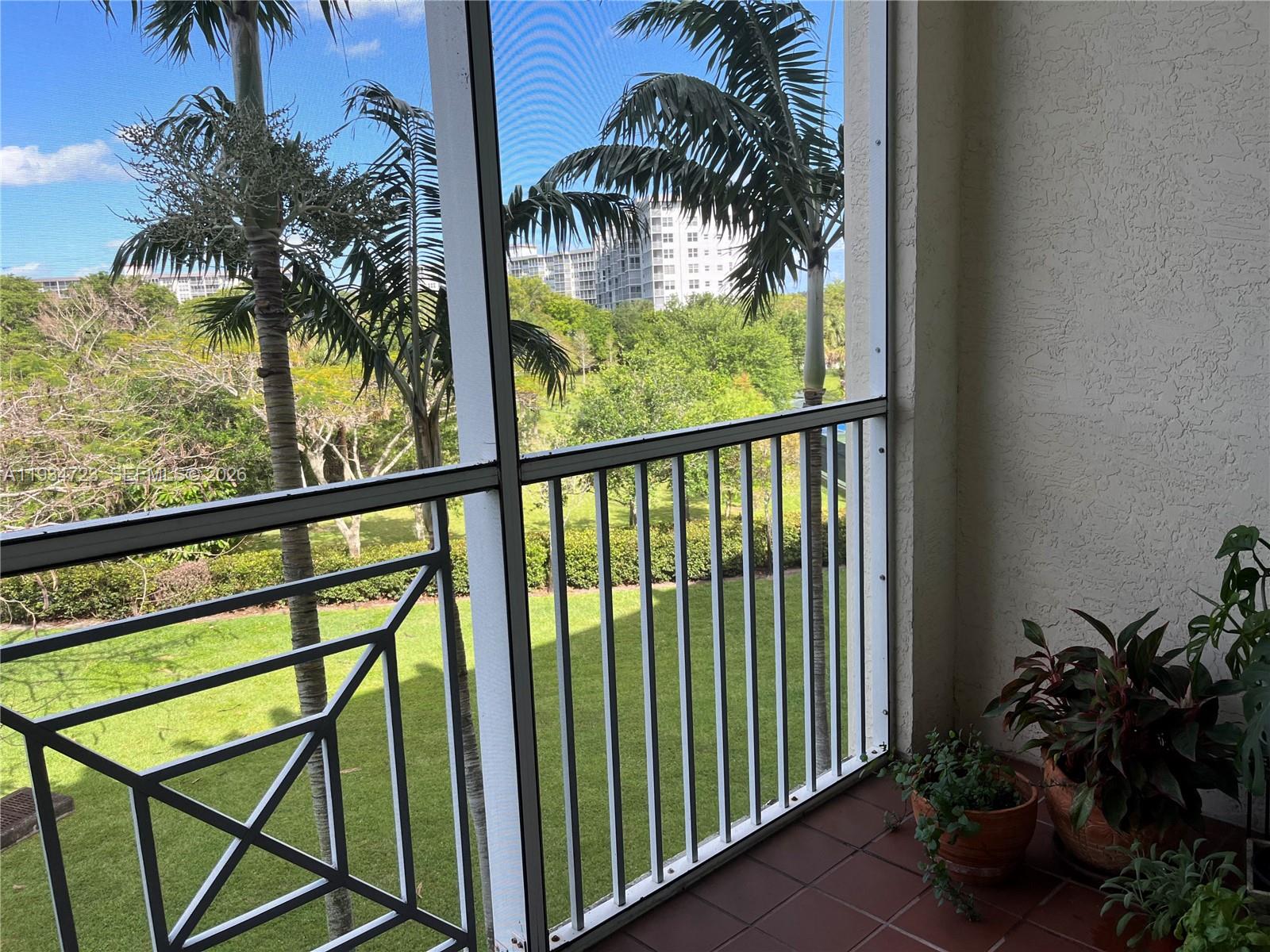 3500 Oaks Clubhouse Dr # 308