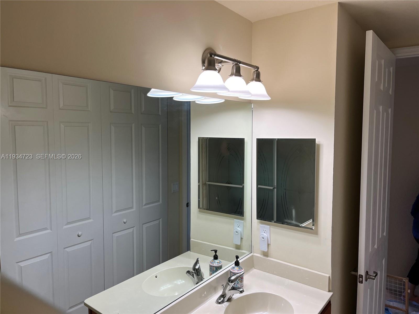 3500 Oaks Clubhouse Dr # 308