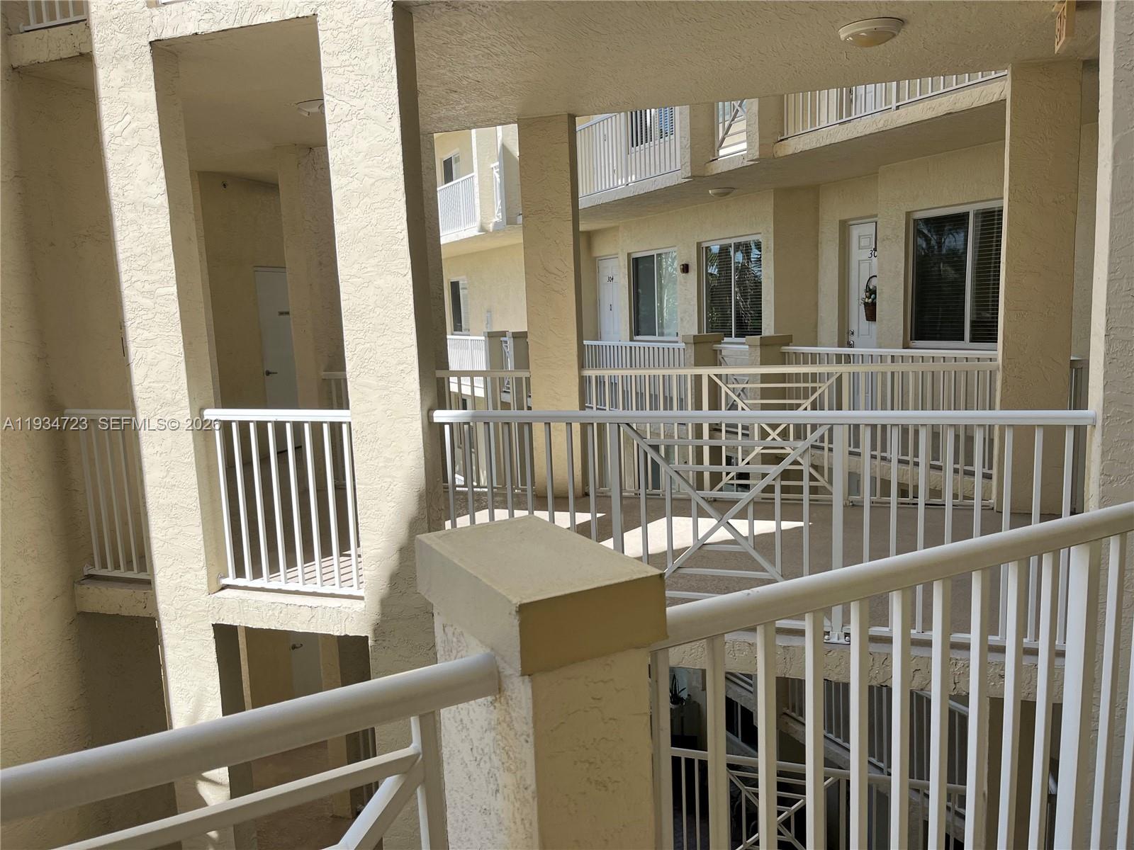 3500 Oaks Clubhouse Dr # 308