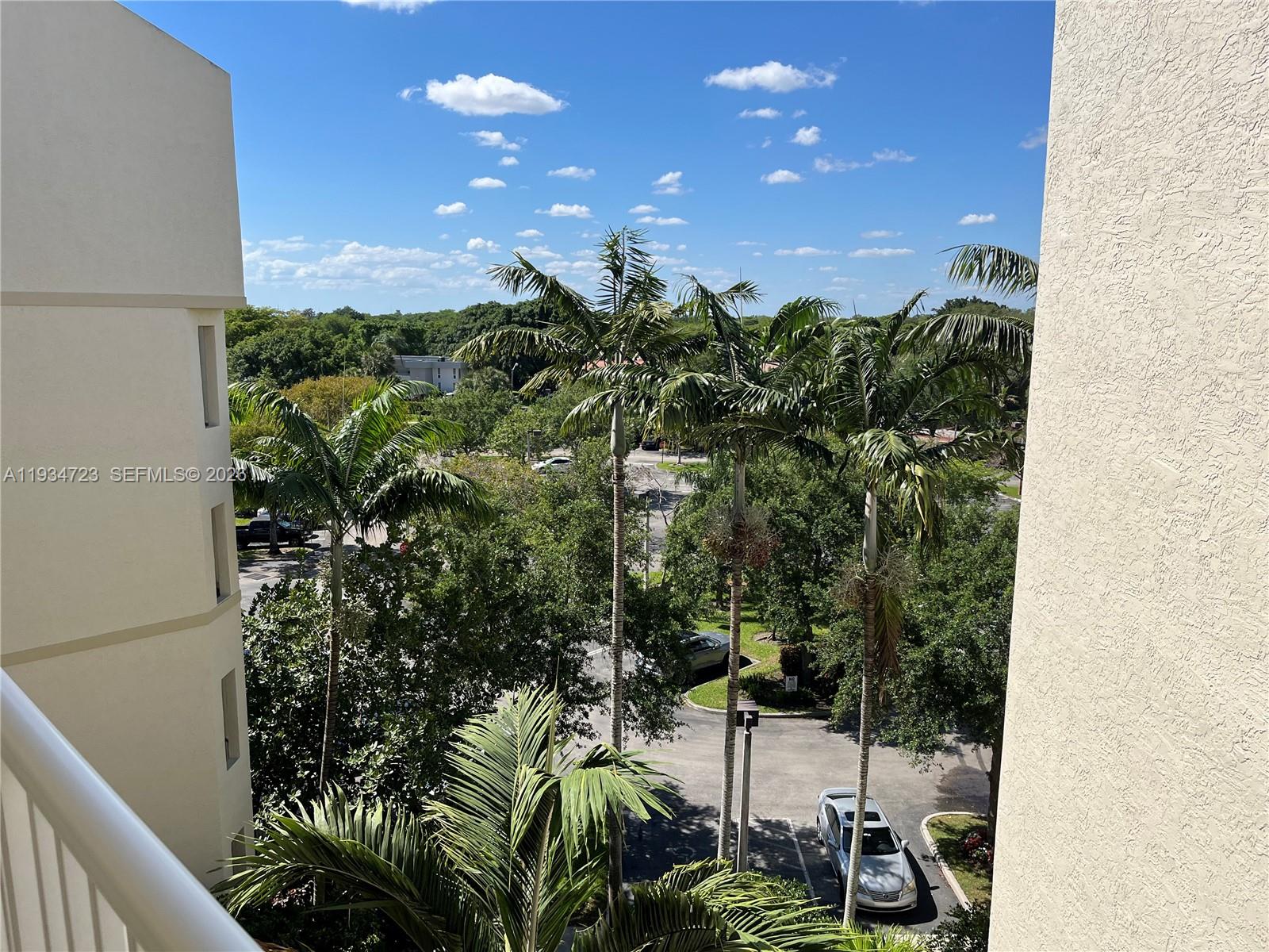 3500 Oaks Clubhouse Dr # 308