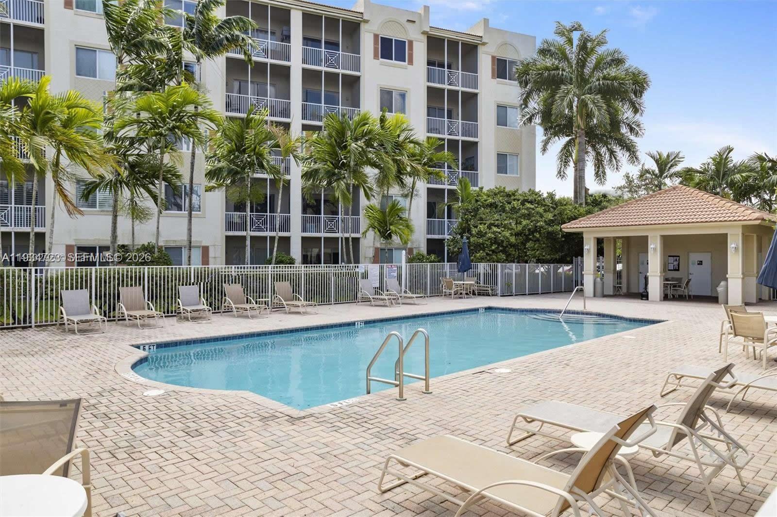 3500 Oaks Clubhouse Dr # 308