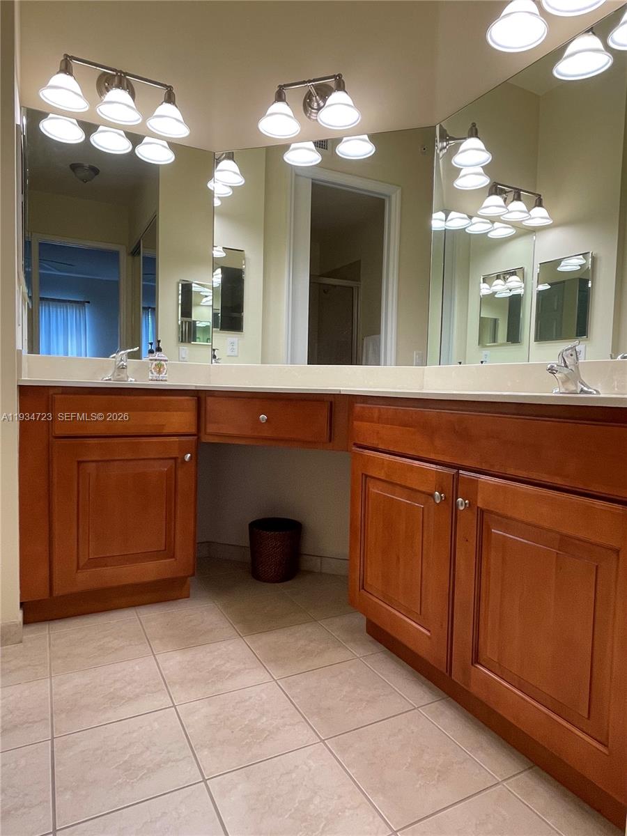 3500 Oaks Clubhouse Dr # 308