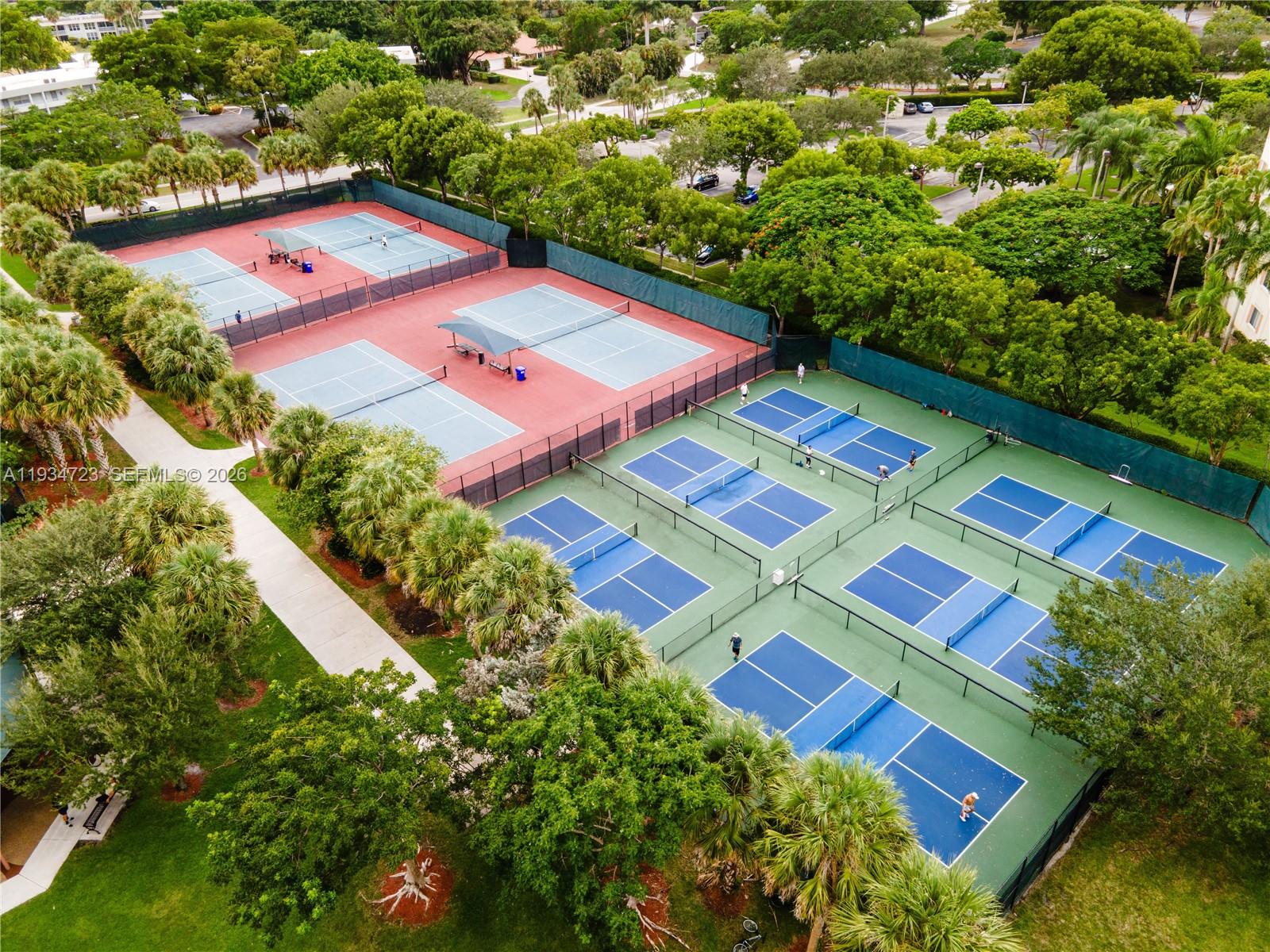 3500 Oaks Clubhouse Dr # 308