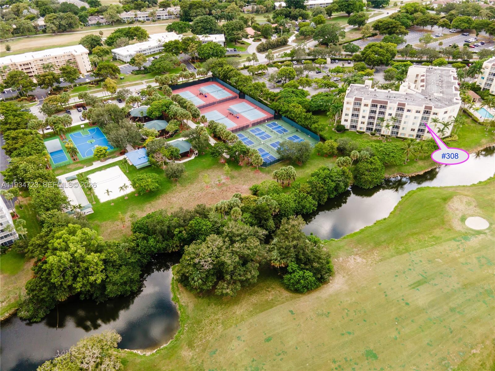 3500 Oaks Clubhouse Dr # 308
