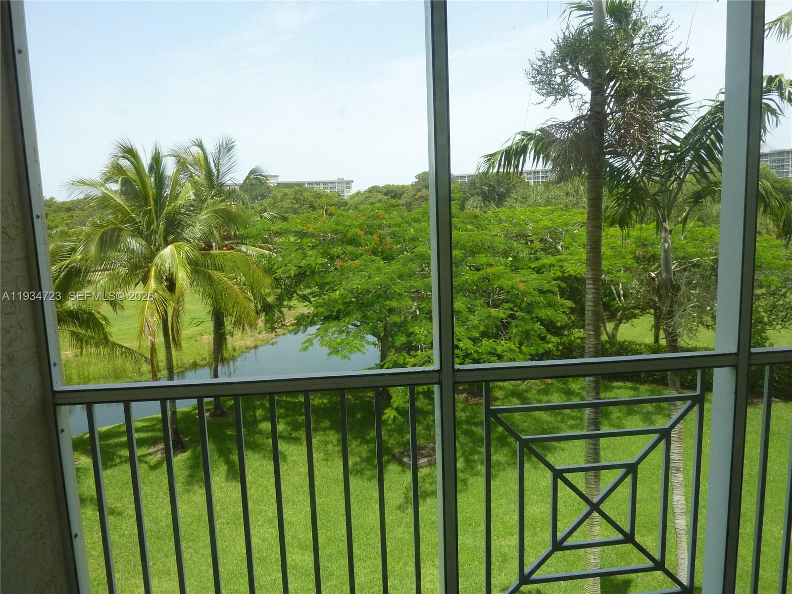 3500 Oaks Clubhouse Dr # 308
