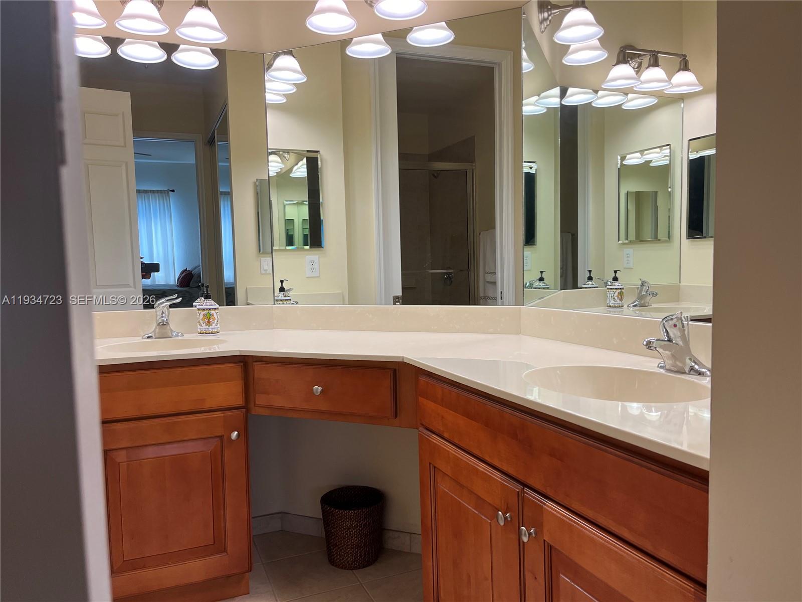 3500 Oaks Clubhouse Dr # 308