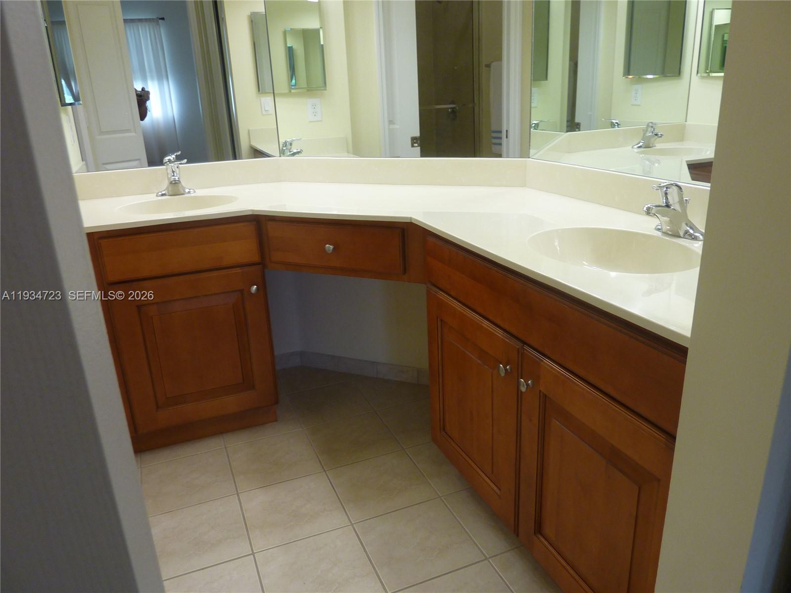 3500 Oaks Clubhouse Dr # 308