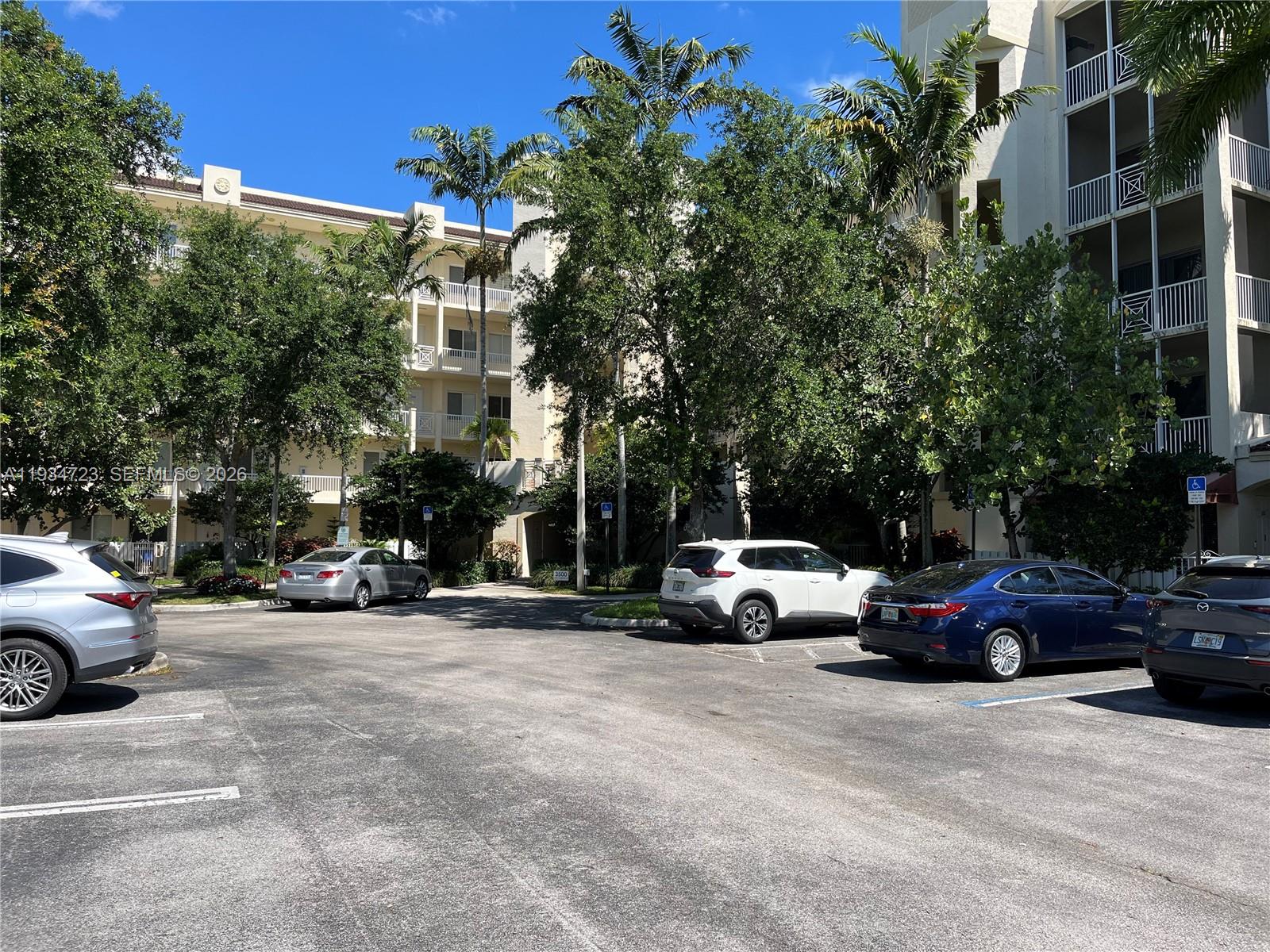 3500 Oaks Clubhouse Dr # 308