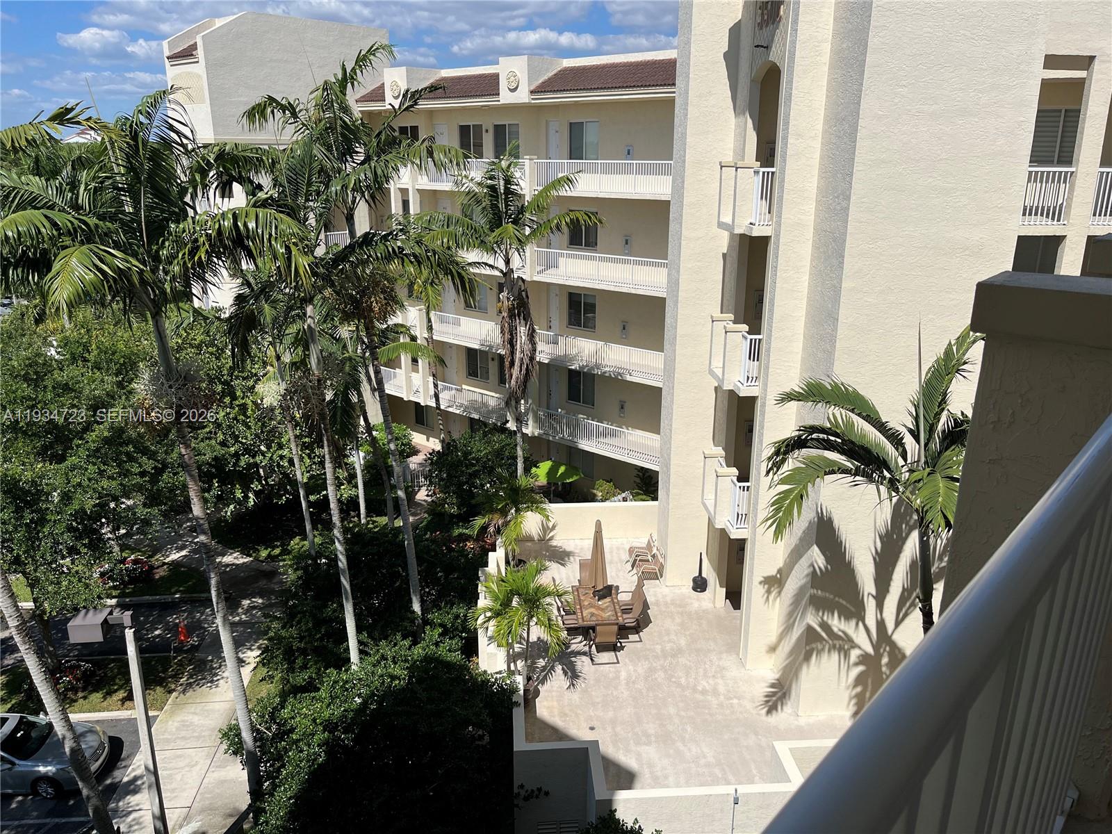 3500 Oaks Clubhouse Dr # 308