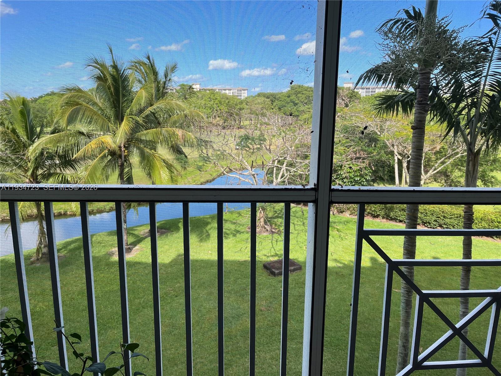 3500 Oaks Clubhouse Dr # 308