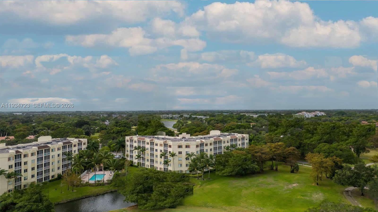 3500 Oaks Clubhouse Dr # 308