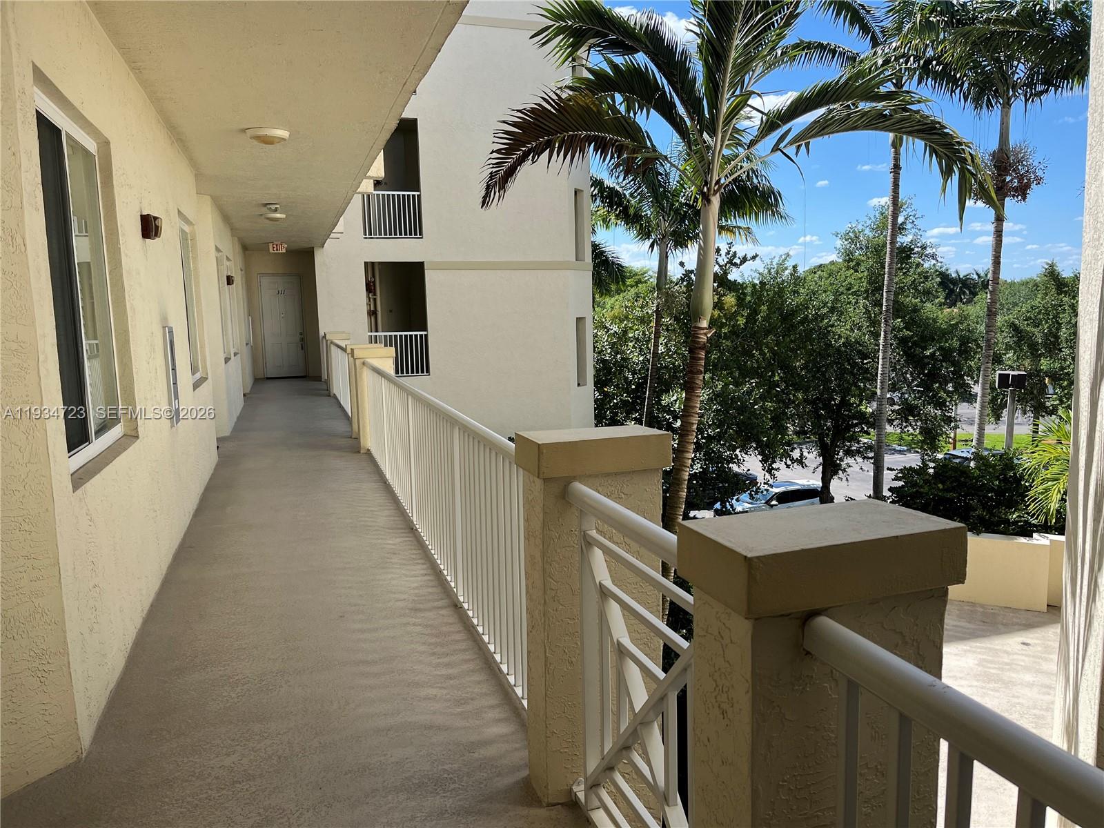 3500 Oaks Clubhouse Dr # 308