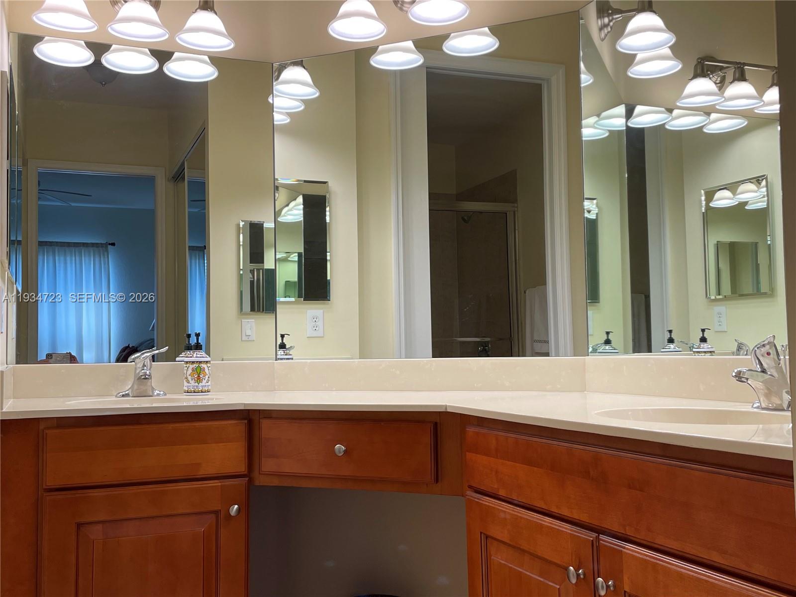 3500 Oaks Clubhouse Dr # 308