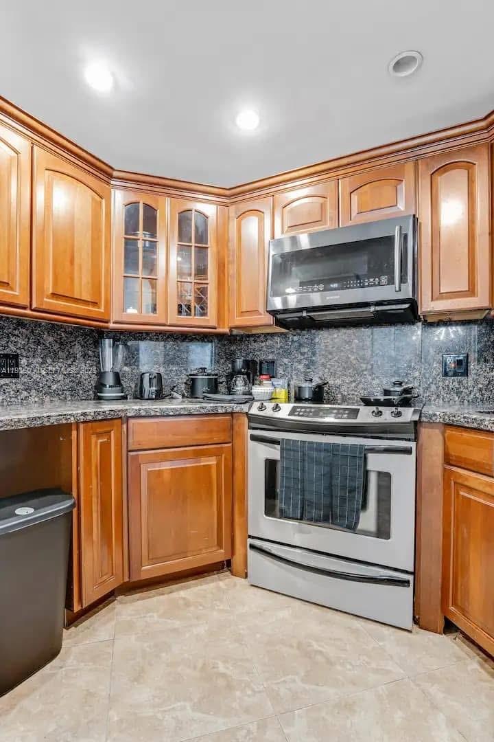 4040 Galt Ocean Dr # 605