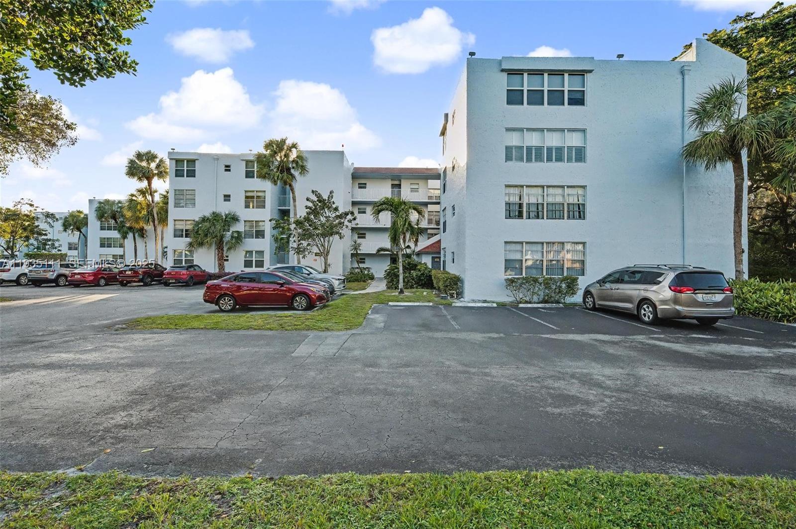 9440 Live Oak Pl # 404